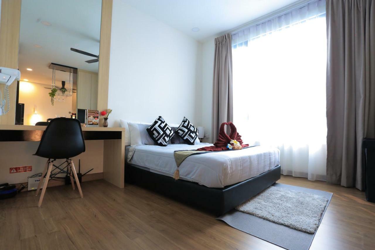 Mlh Deluxe Studio Suites @ Landmark Residence Черас Экстерьер фото