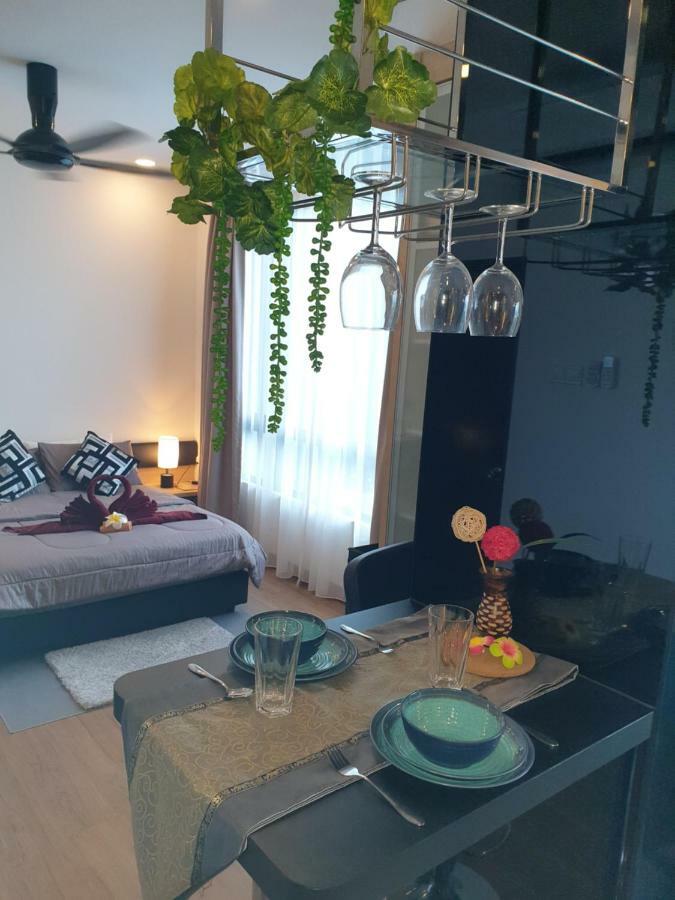 Mlh Deluxe Studio Suites @ Landmark Residence Черас Экстерьер фото