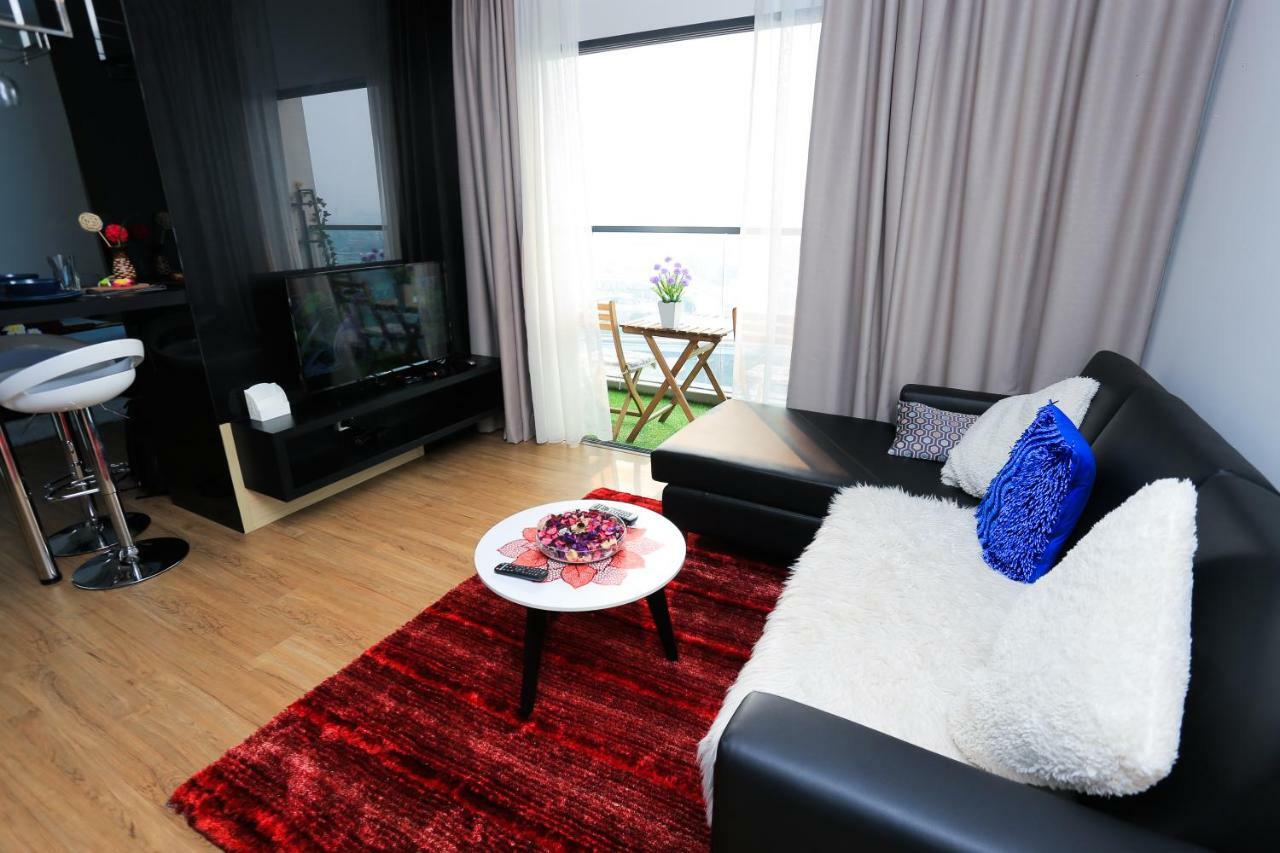 Mlh Deluxe Studio Suites @ Landmark Residence Черас Экстерьер фото