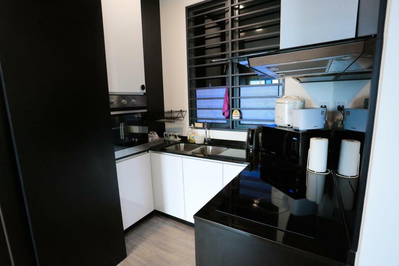 Mlh Deluxe Studio Suites @ Landmark Residence Черас Экстерьер фото